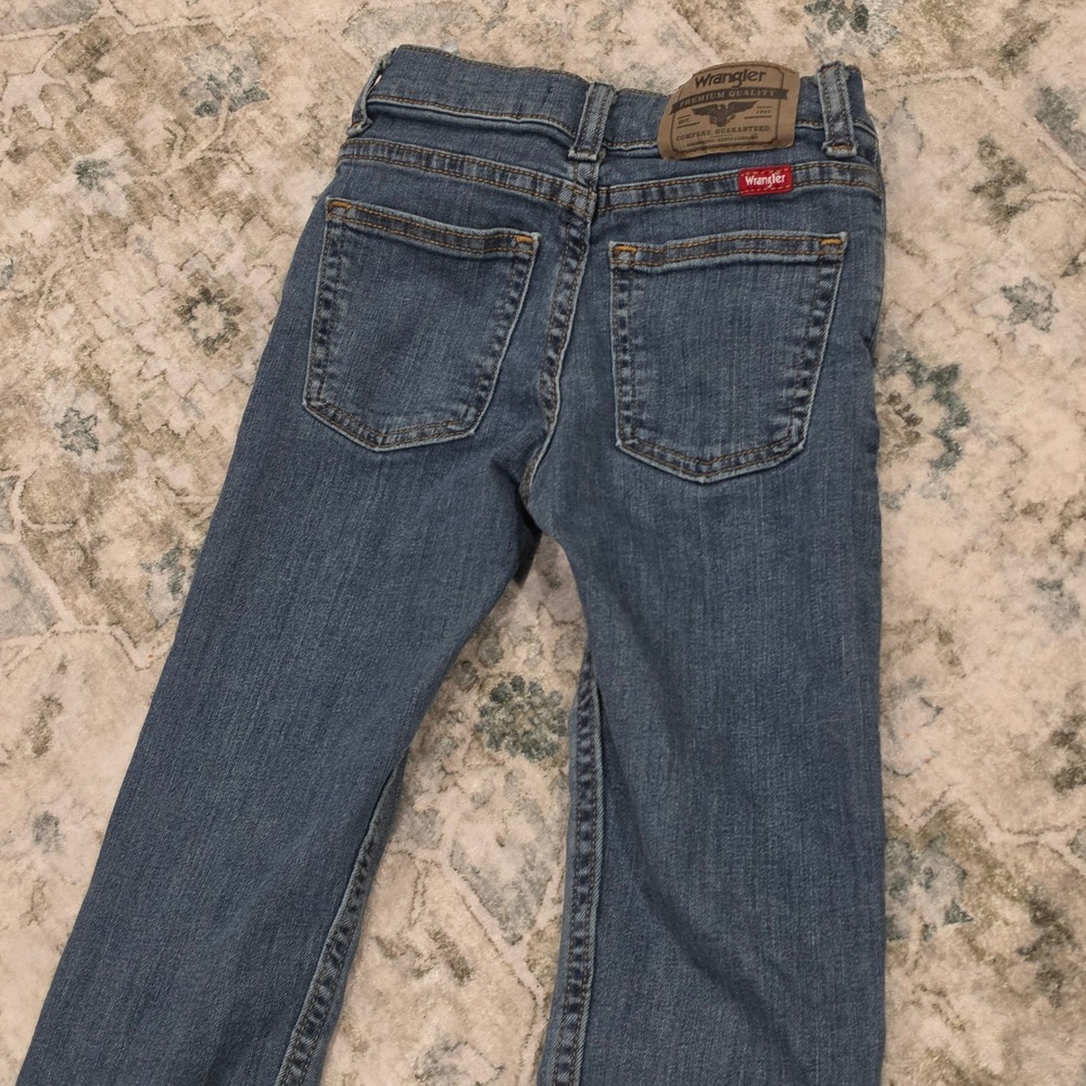 Wrangler Boys Classic Straight Slim Fit Blue Denim Jeans Size 6 Slim - Picture 1 of 7